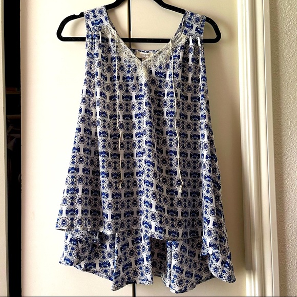 Umgee Tops - Umgee Sleeveless Blouse Size L
